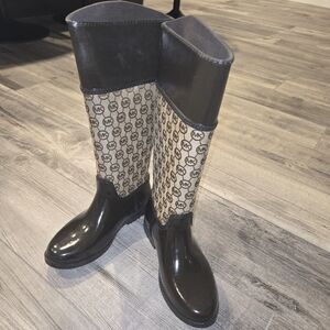 Michael Kors rainboot Size 7 like New.